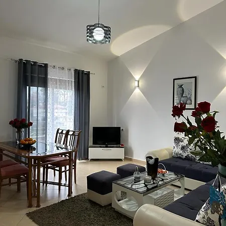 Albanian Gem In Apartamento Kuçovë